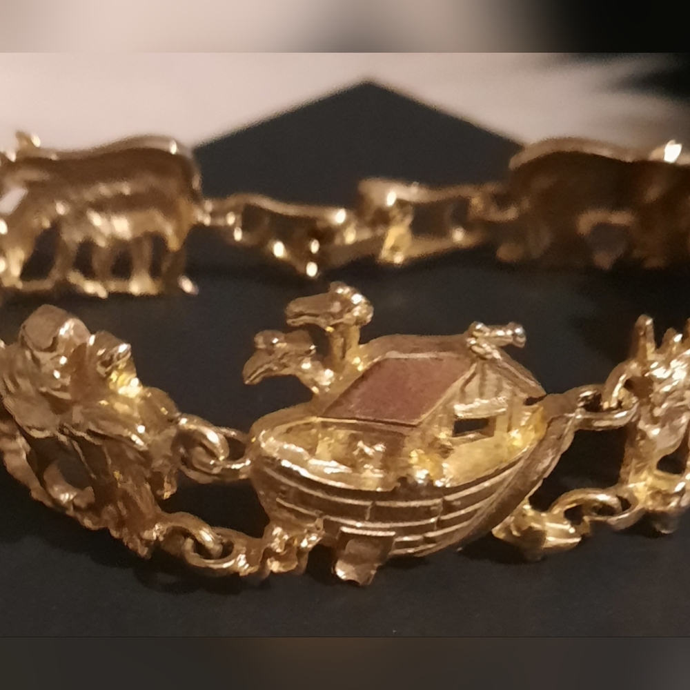 Noah's Ark Gold Colored Link Bracelet panel figural ark and animal vintage - Picture 2 of 14